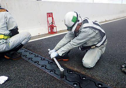 伸縮装置の取り替え